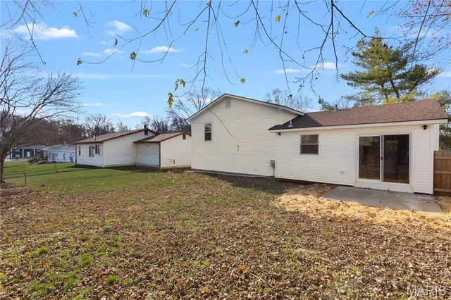 $325,000 | 512 Chele Drive, St. Charles, MO 63304