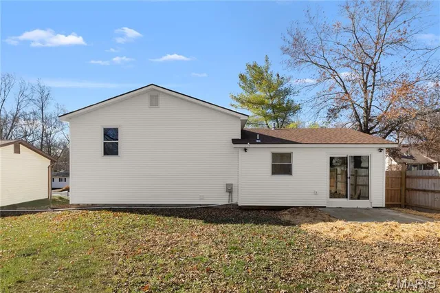 $325,000 | 512 Chele Drive, St. Charles, MO 63304