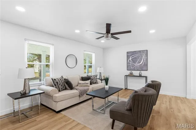 $325,000 | 512 Chele Drive, St. Charles, MO 63304