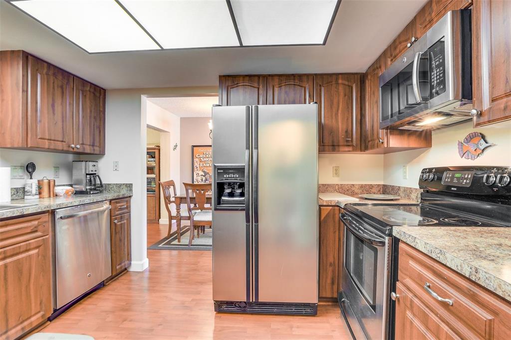 5008 Medalist Road Sarasota, FL 34243 - Photo 6 of 12