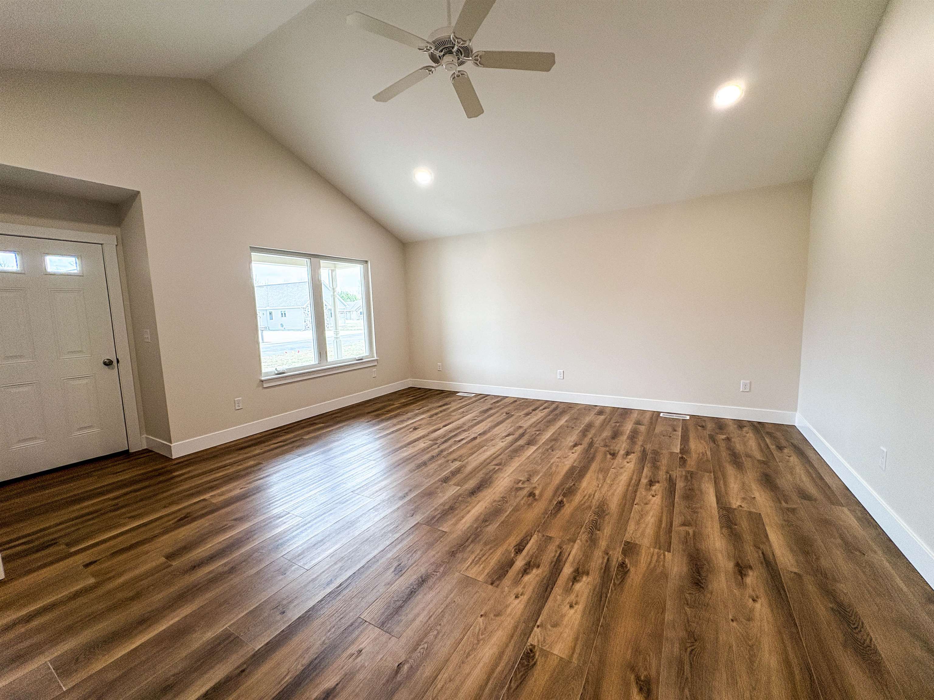 11433 Windmill Pointe Clio, MI 48420 - Photo 5 of 32