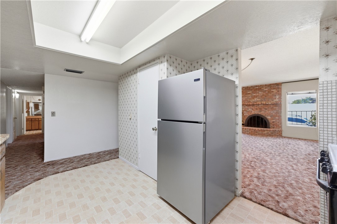 590 Ridgecrest Drive Kingman, AZ 86409 - Photo 15 of 33 a refrigerator freezer sitting in a kitchen