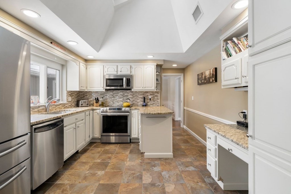 4 Whitfield Road Danvers, MA 01923 - Photo 3 of 42 Gallery Image 3