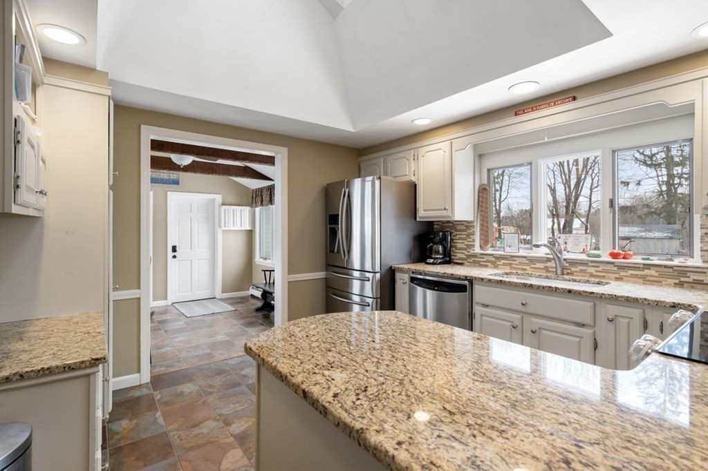 4 Whitfield Road Danvers, MA 01923 - Photo 4 of 42 Gallery Image 4