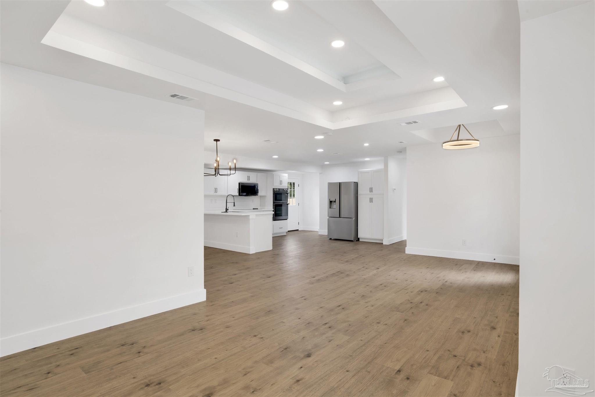 212 Lakewood Road Pensacola, FL 32507 - Photo 4 of 37