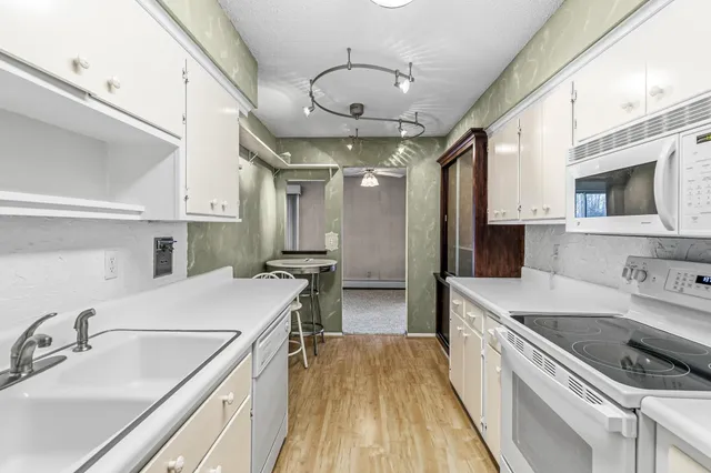 $169,824 | 2710 Dale Street North, Unit B307, Roseville, MN 55113