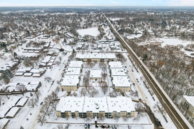 $169,824 | 2710 Dale Street North, Unit B307, Roseville, MN 55113