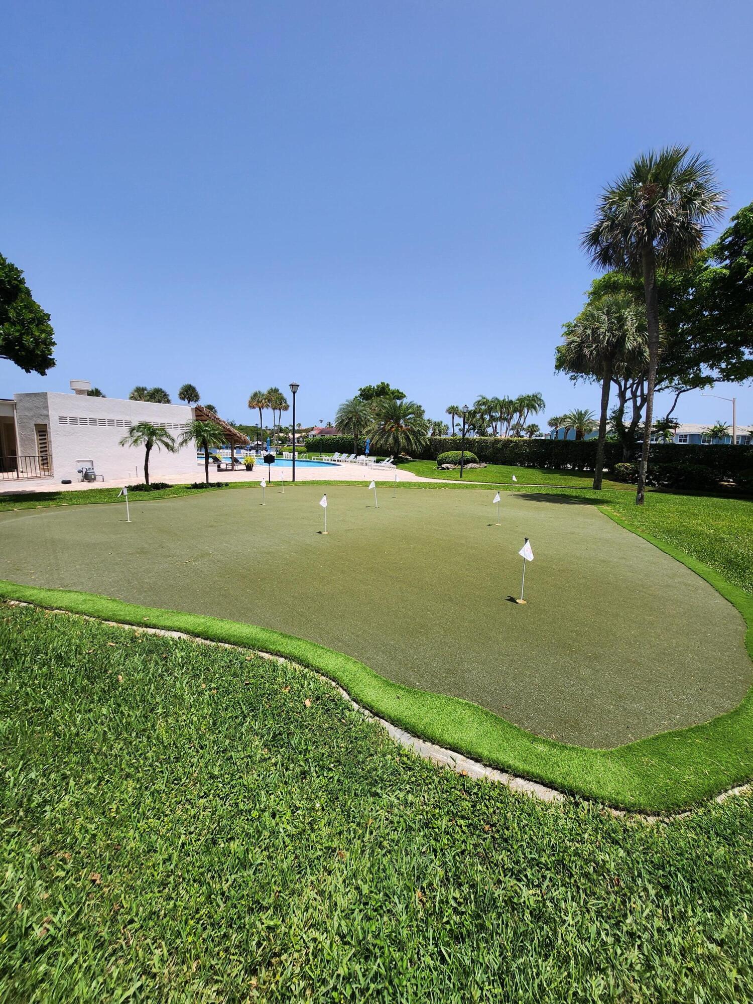 899 Jeffery Street, Unit 714 Boca Raton, FL 33487 - Photo 36 of 51 PB Putting green