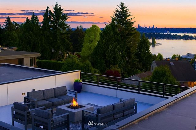 a view of sitting area in the backyard
