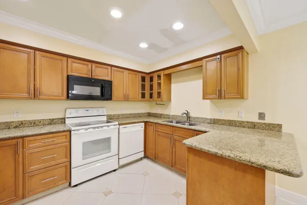 $3,000 | 730 Northwest 1st Avenue, Boynton Beach, FL 33426