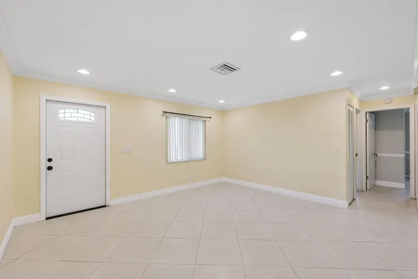 $3,000 | 730 Northwest 1st Avenue, Boynton Beach, FL 33426