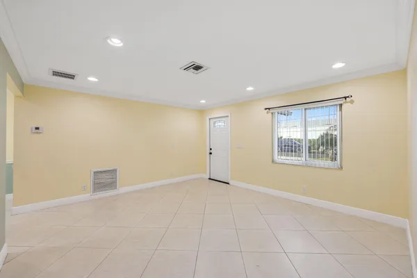 $3,000 | 730 Northwest 1st Avenue, Boynton Beach, FL 33426