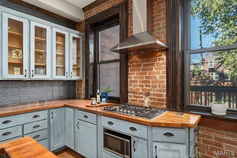 $584,900 | 3629 Russell Boulevard, St. Louis, MO 63110