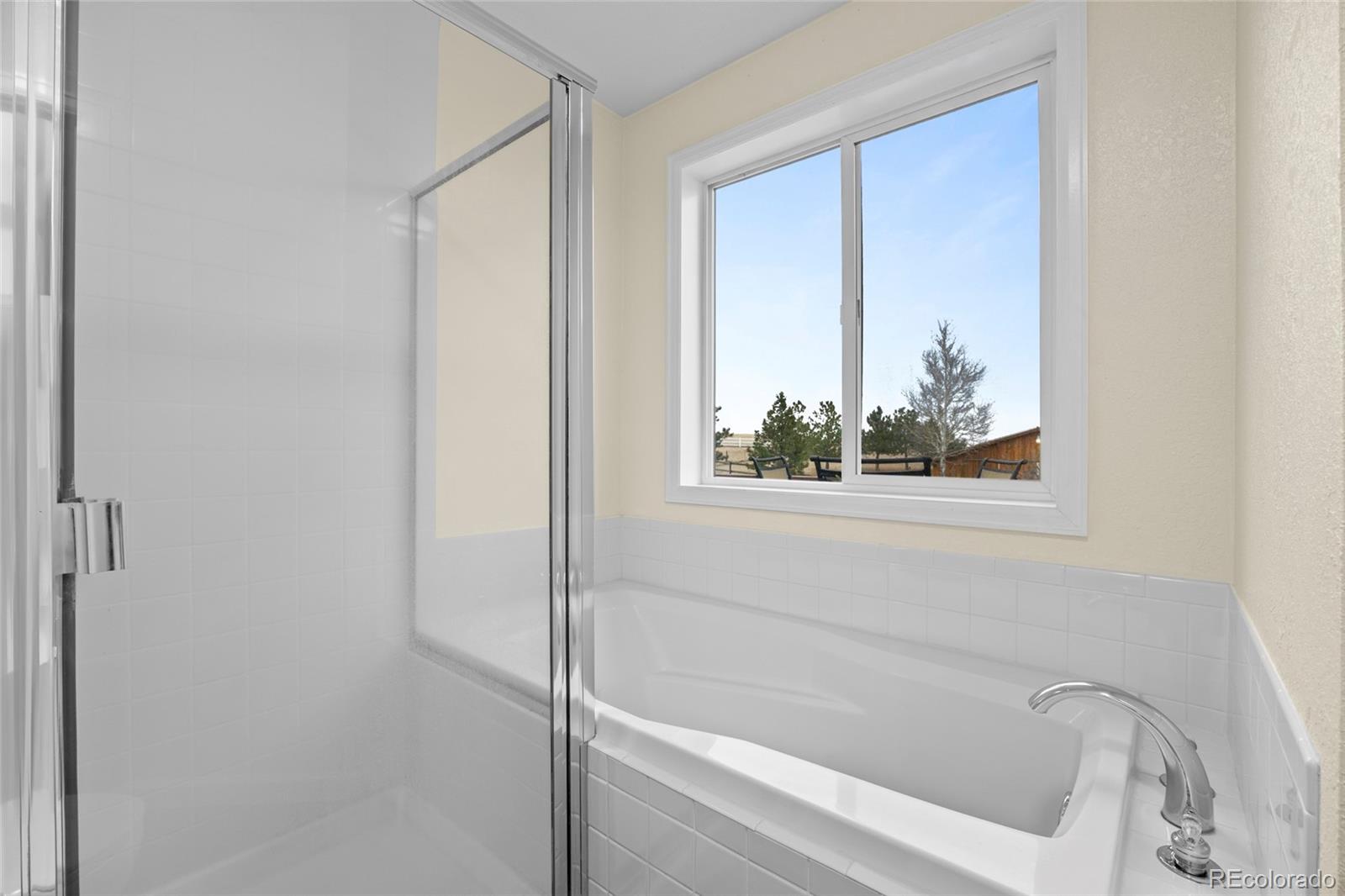 42865 Vista Ridge Road Parker, CO 80138 - Photo 22 of 50 a bathroom with a bathtub