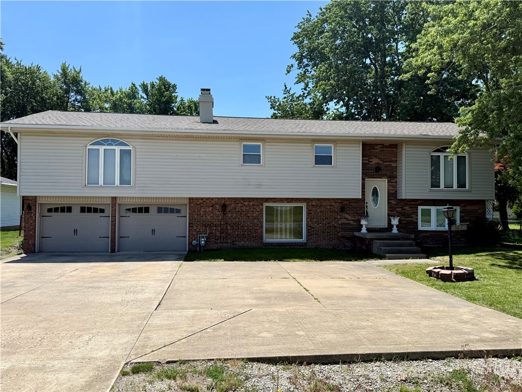 505 West Forsyth Road Forsyth, IL 62535 - Photo 1 of 36