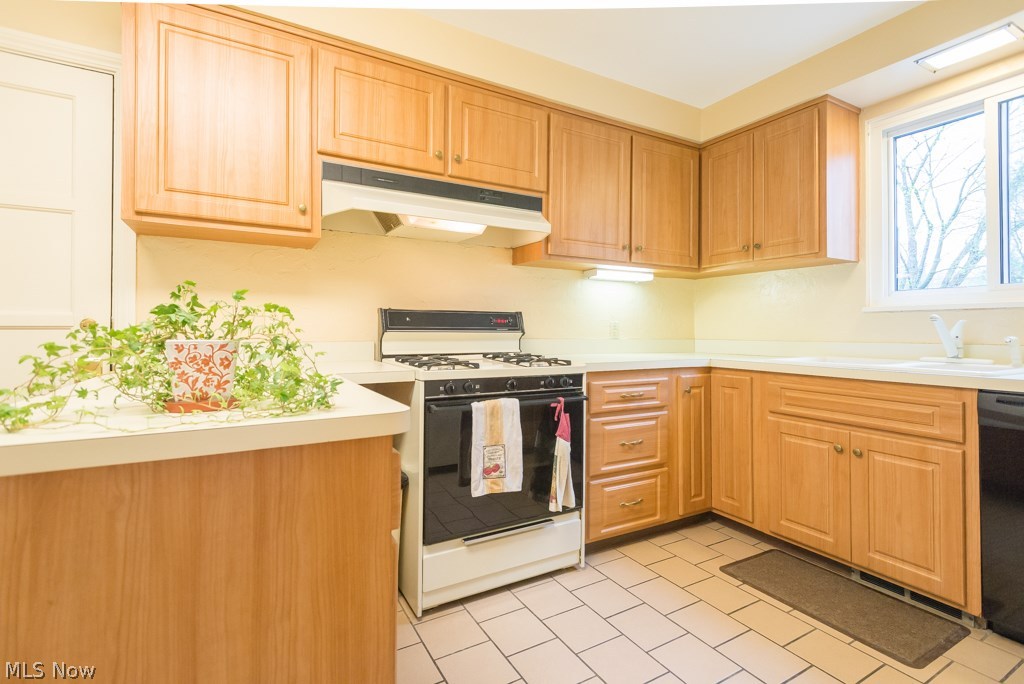 2750 Wicklow Road Cleveland, OH 44120 - Photo 12 of 35 Gallery Image 12