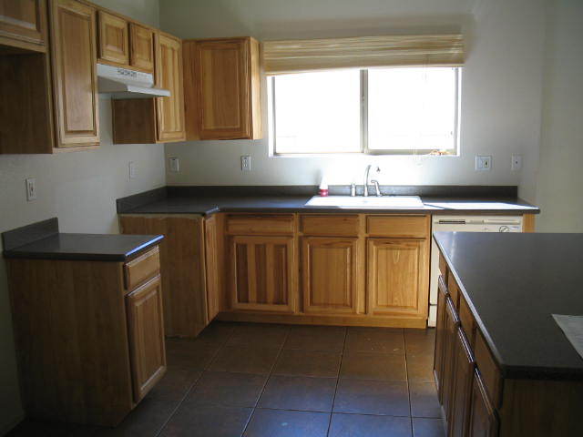2428 West Roeser Road Phoenix, AZ 85041 - Photo 4 of 19 KITCHEN