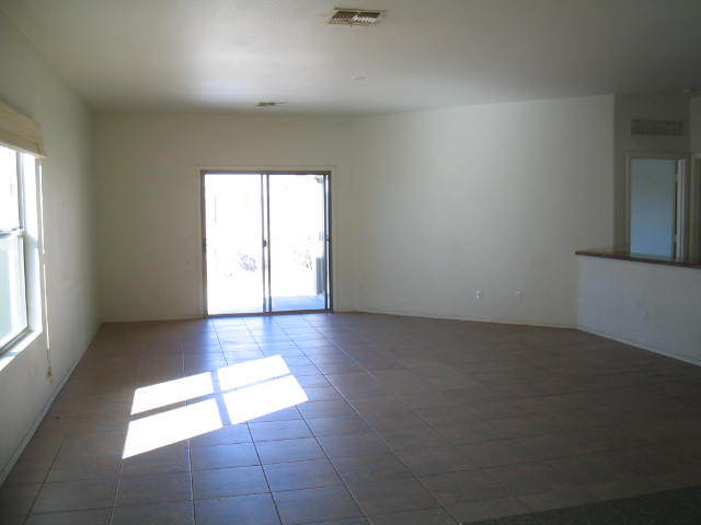 2428 West Roeser Road Phoenix, AZ 85041 - Photo 5 of 19 FAMILY ROOM