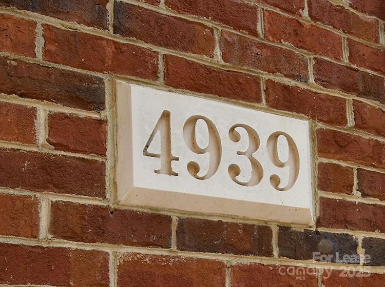 4939 South Hill View Drive Charlotte, NC 28210 - Photo 17 of 24 a close up of a street sign