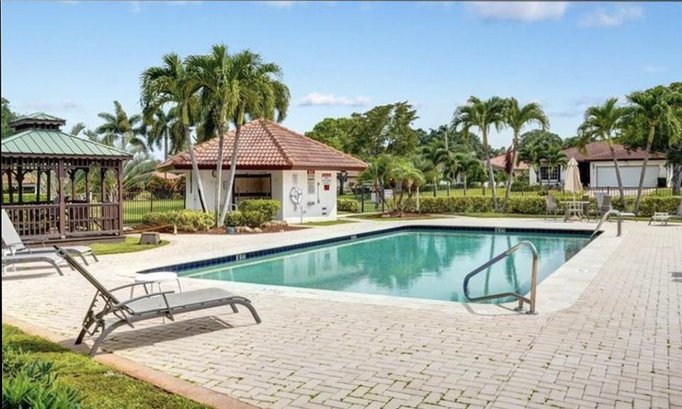 357 Knob Hill Boulevard Boca Raton, FL 33431 - Photo 23 of 26 Salt water pool