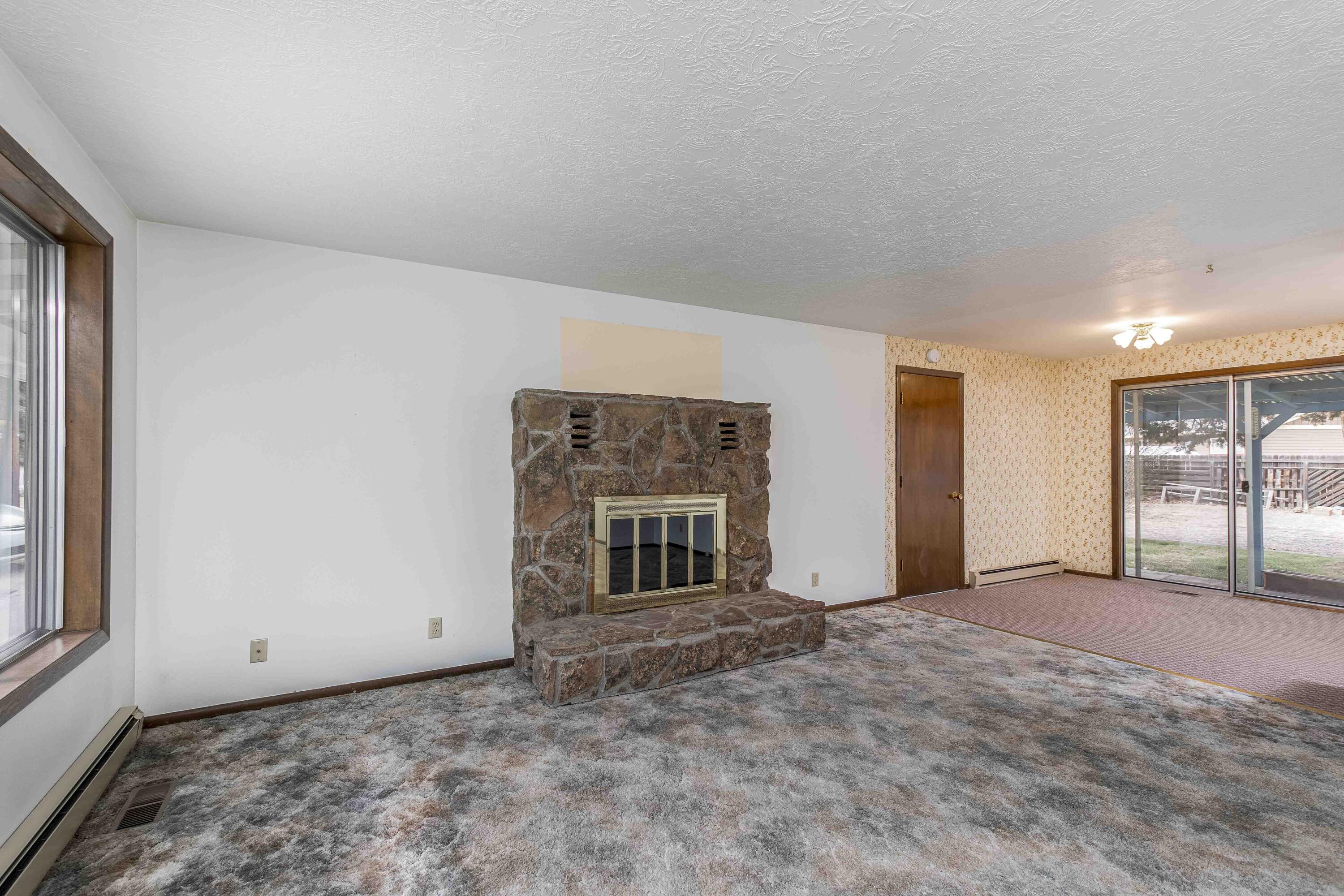 2199 Northeast Shepard Road Bend, OR 97701 - Photo 3 of 23 Living Room