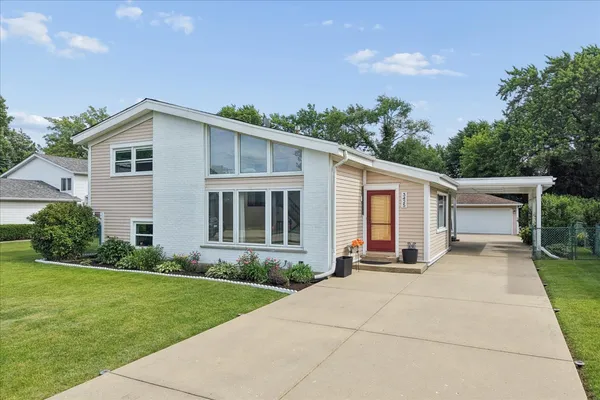 $595,000 | 3425 Harris Drive, Northbrook, IL 60062