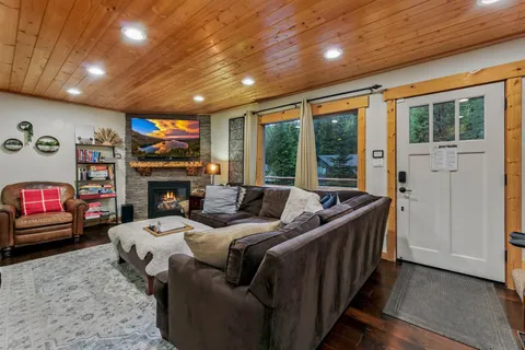 $950,000 | 1133 Regency Way, Tahoe Vista, CA 96148