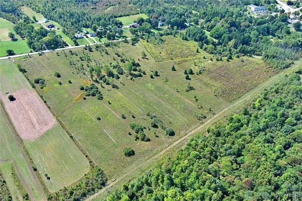 $200,000 | 121 Sturgeon Point Road, Derby, NY 14047