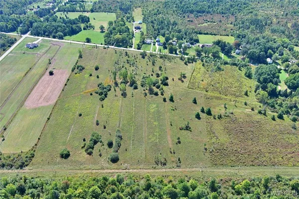 $200,000 | 121 Sturgeon Point Road, Derby, NY 14047