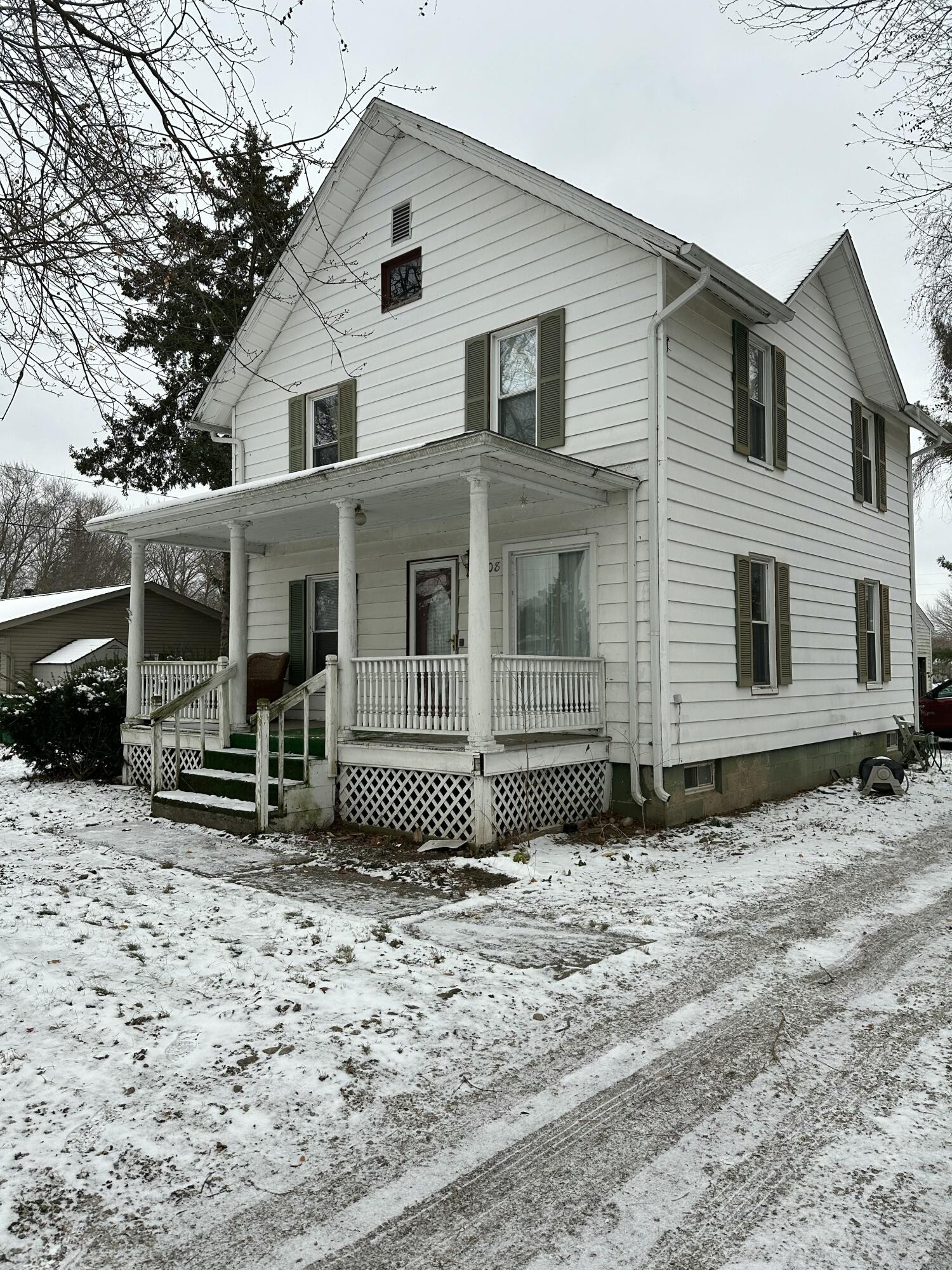 808 Millard Street Three Rivers, MI 49093 - Photo 2 of 17 2