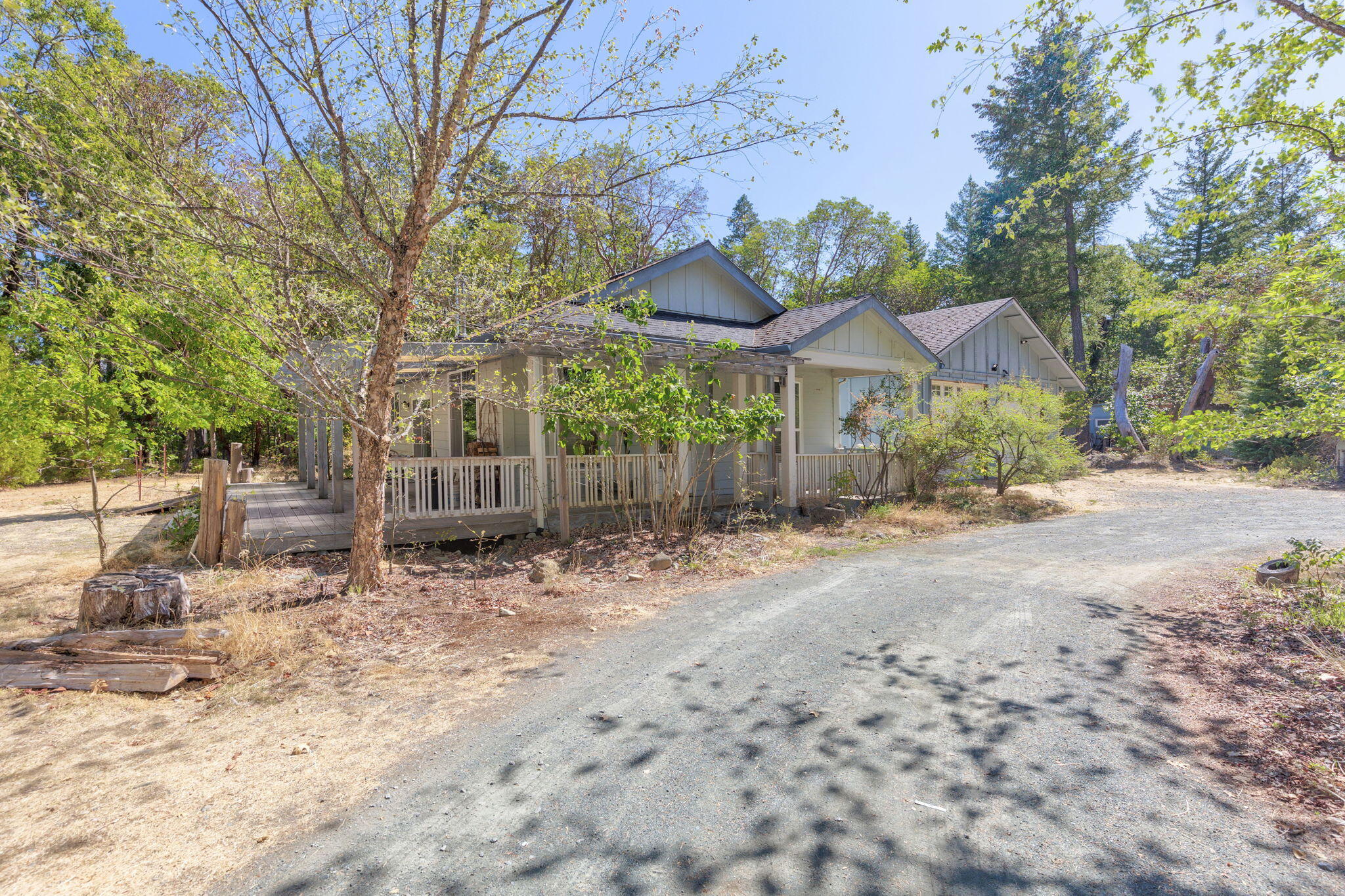 14771 Water Gap Road Williams, OR 97544 - Photo 19 of 55 Round-about driveway