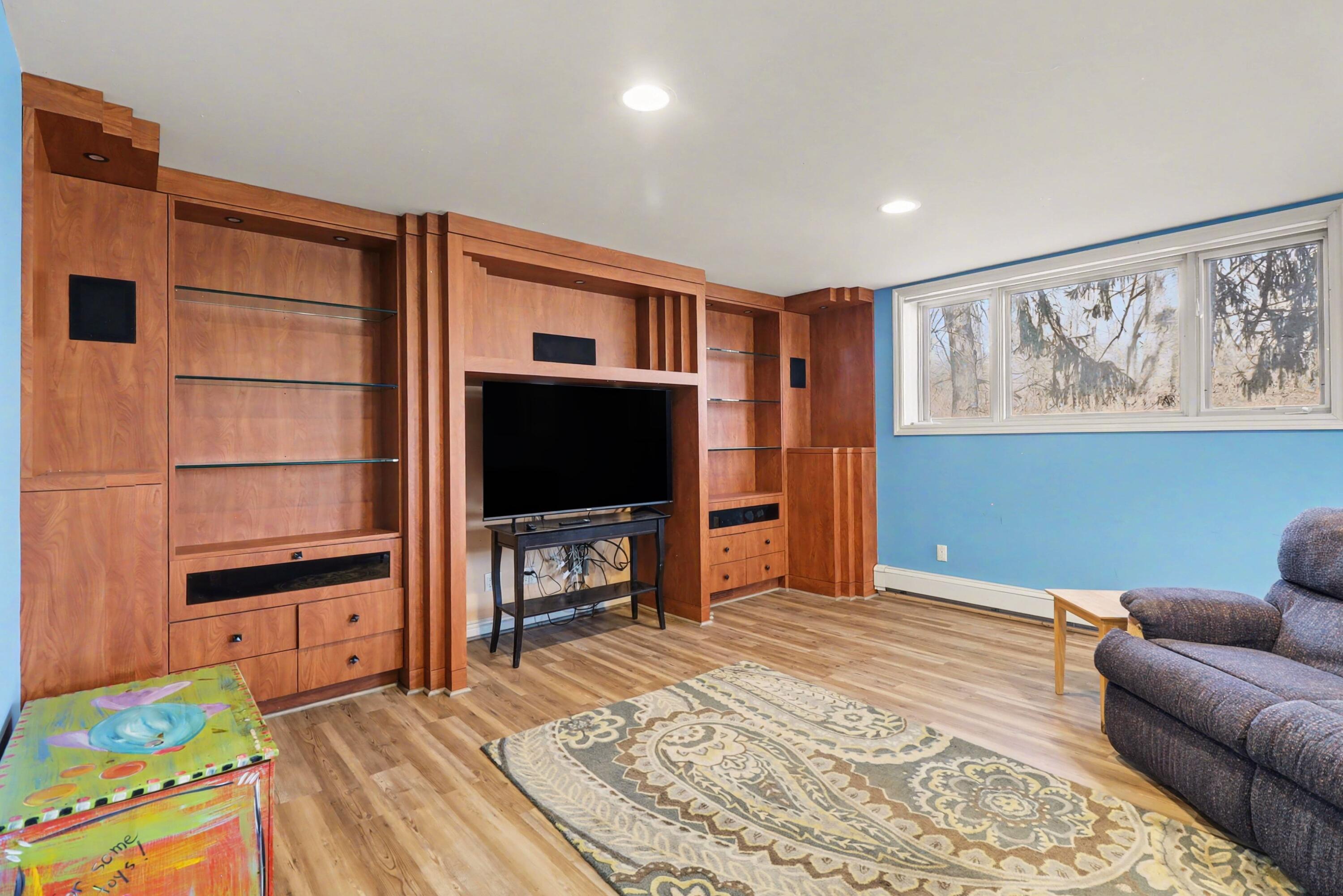 1143 Ellis Road Ypsilanti, MI 48197 - Photo 55 of 84 053_file_9437