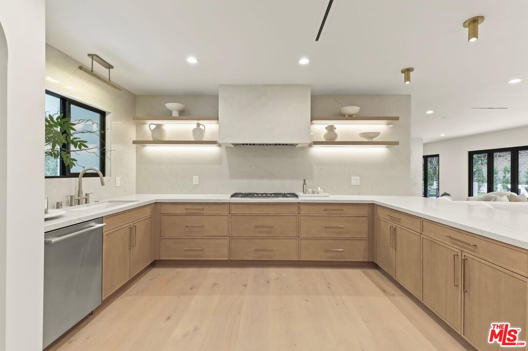 1902 Roscomare Road Los Angeles, CA 90077 - Photo 13 of 65