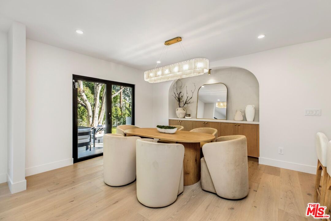 1902 Roscomare Road Los Angeles, CA 90077 - Photo 14 of 65