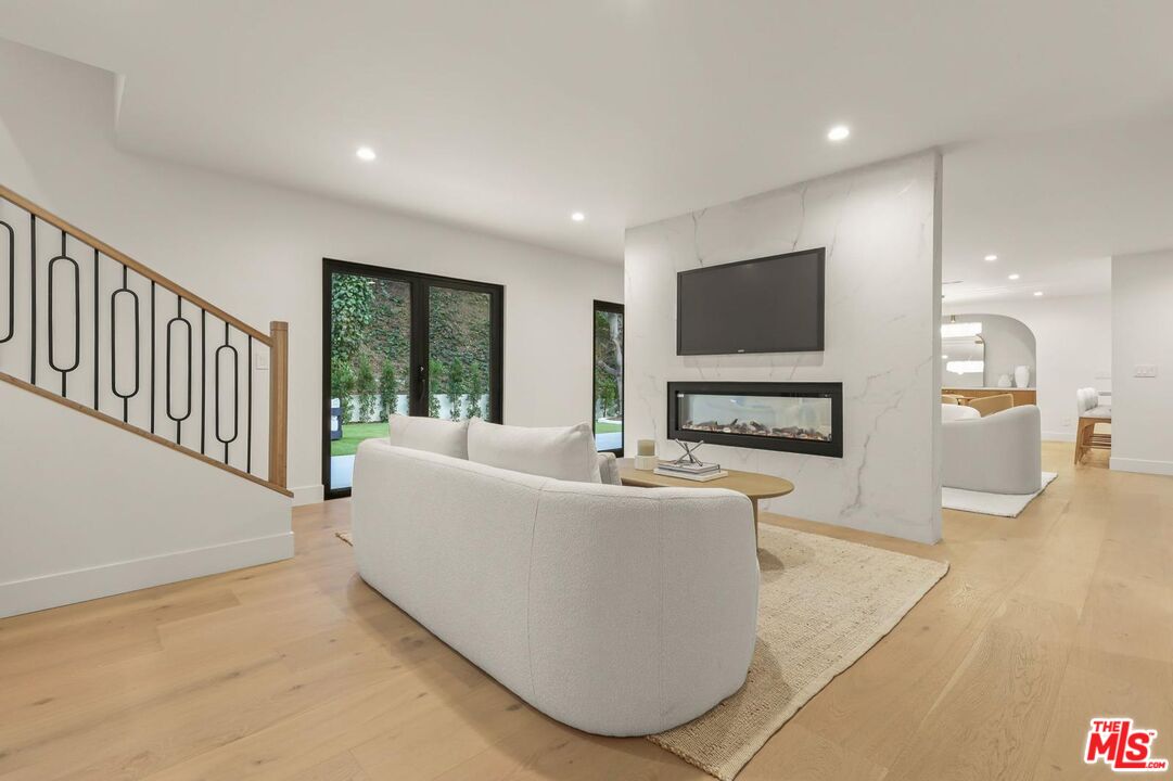 1902 Roscomare Road Los Angeles, CA 90077 - Photo 17 of 65