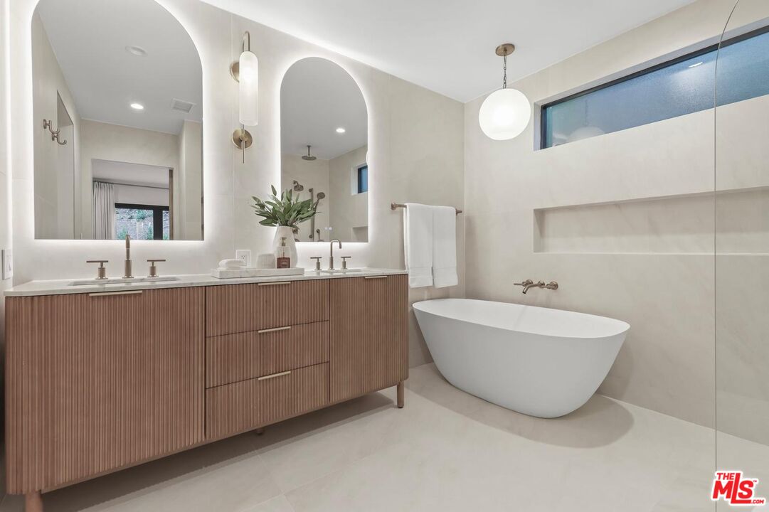 1902 Roscomare Road Los Angeles, CA 90077 - Photo 25 of 65
