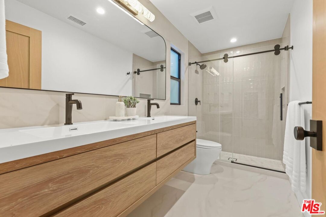 1902 Roscomare Road Los Angeles, CA 90077 - Photo 35 of 65