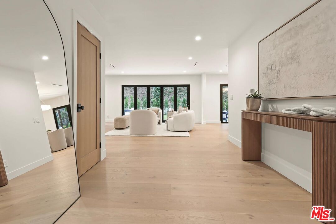 1902 Roscomare Road Los Angeles, CA 90077 - Photo 4 of 65
