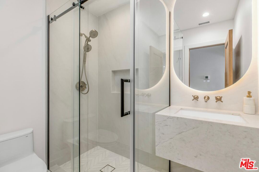 1902 Roscomare Road Los Angeles, CA 90077 - Photo 45 of 65