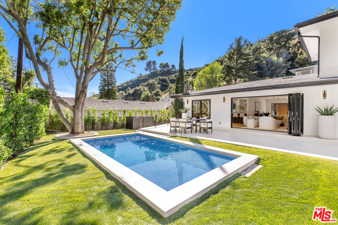 1902 Roscomare Road Los Angeles, CA 90077 - Photo 53 of 65