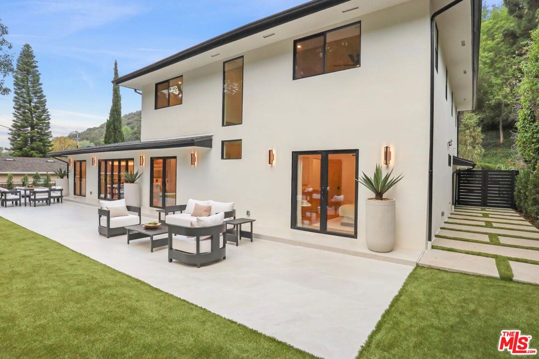 1902 Roscomare Road Los Angeles, CA 90077 - Photo 57 of 65