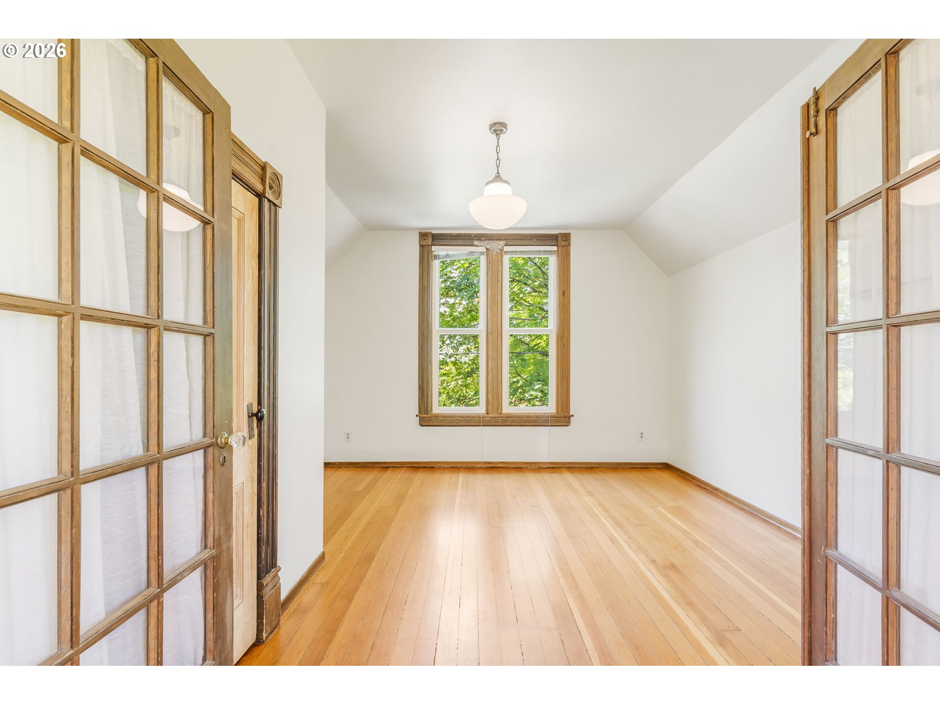 3206 South Kelly Avenue Portland, OR 97239 - Photo 13 of 38 Bedroom