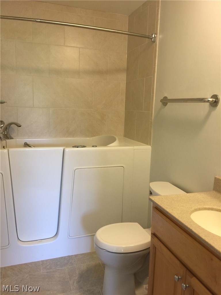 1175 East Calla Road, Unit A222 Youngstown, OH 44514 - Photo 10 of 14