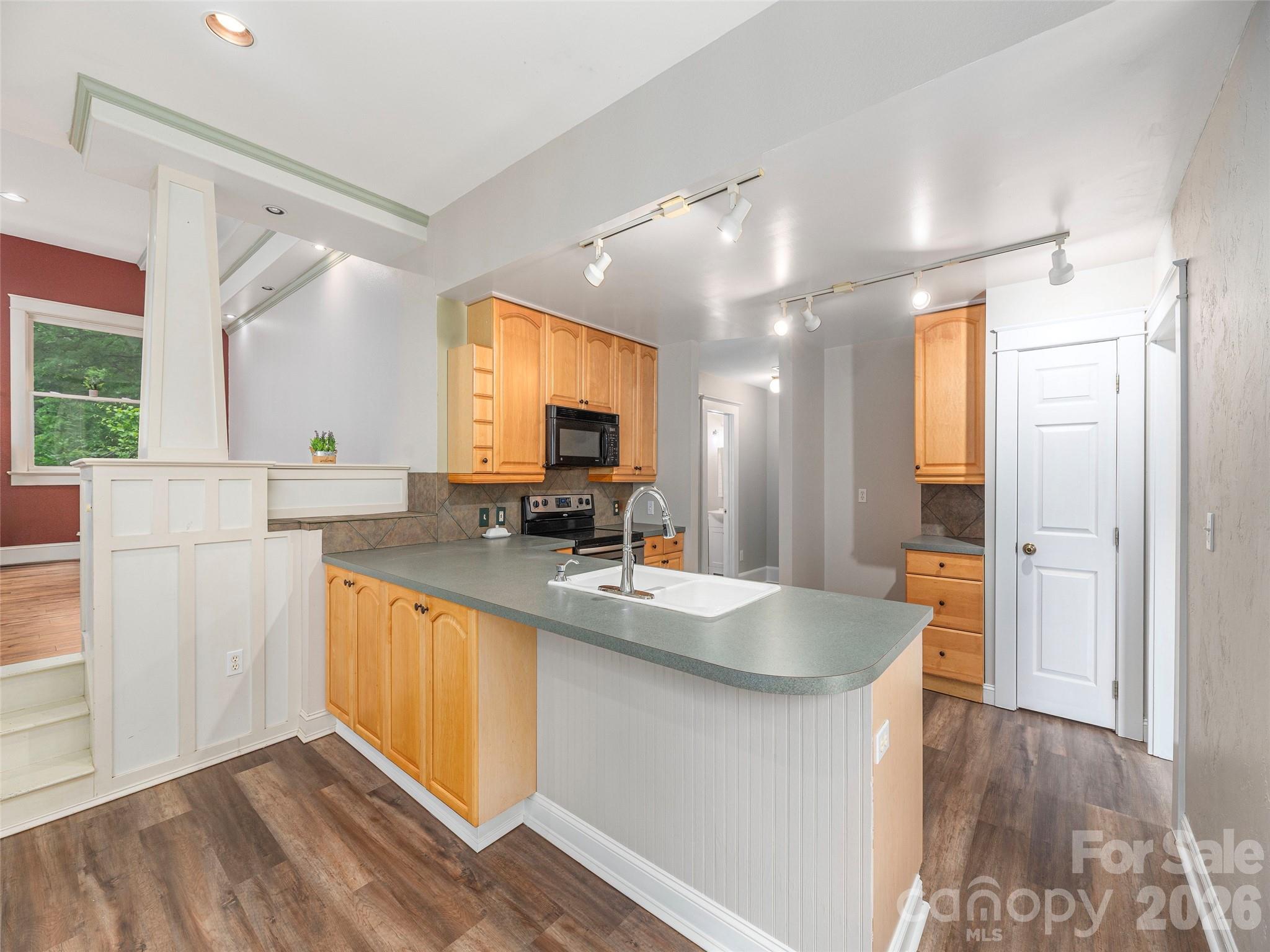 136 Assembly Street Waynesville, NC 28786 - Photo 8 of 36