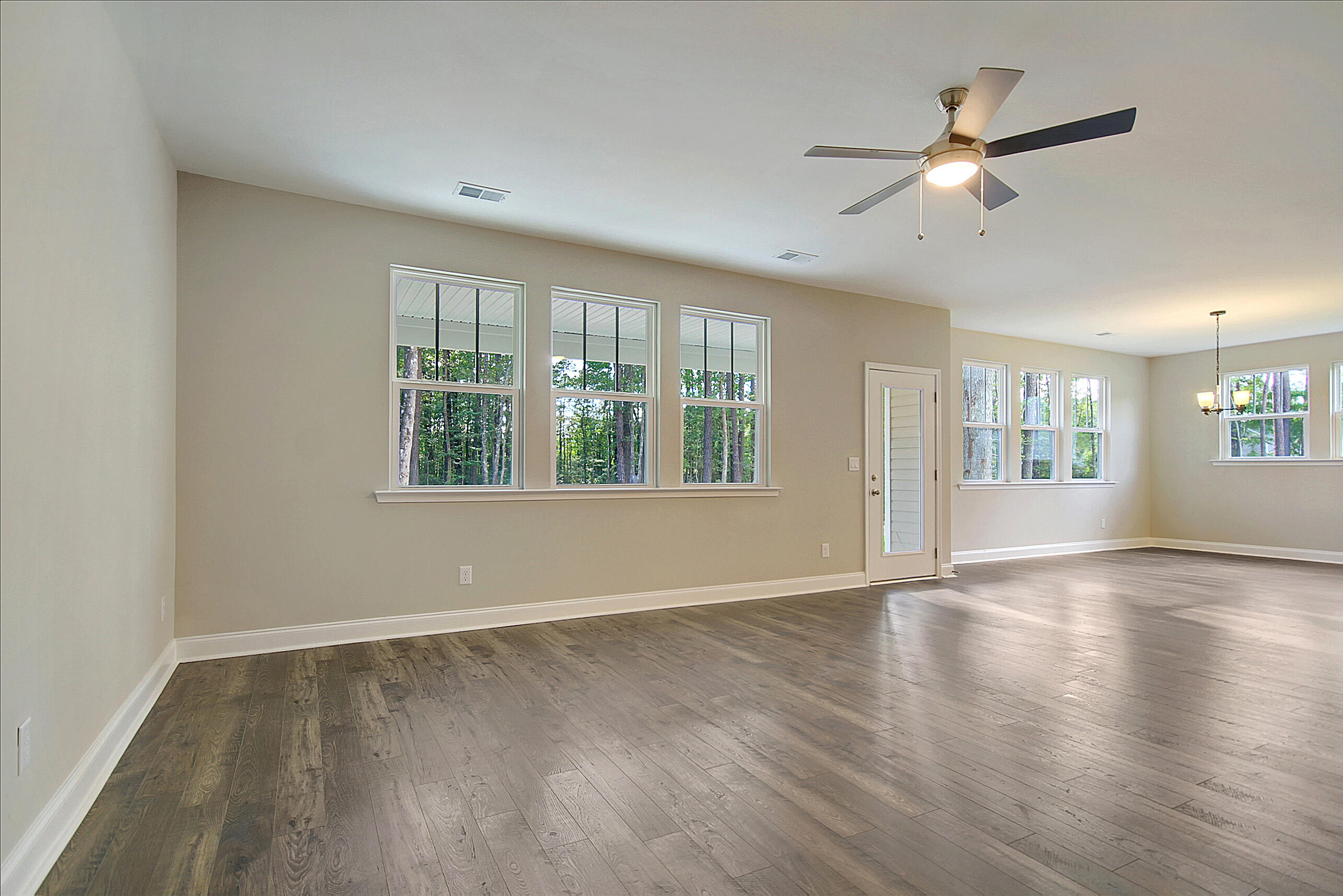 685 West Butternut Road Summerville, SC 29483 - Photo 15 of 32 685 W Butternut Living Room