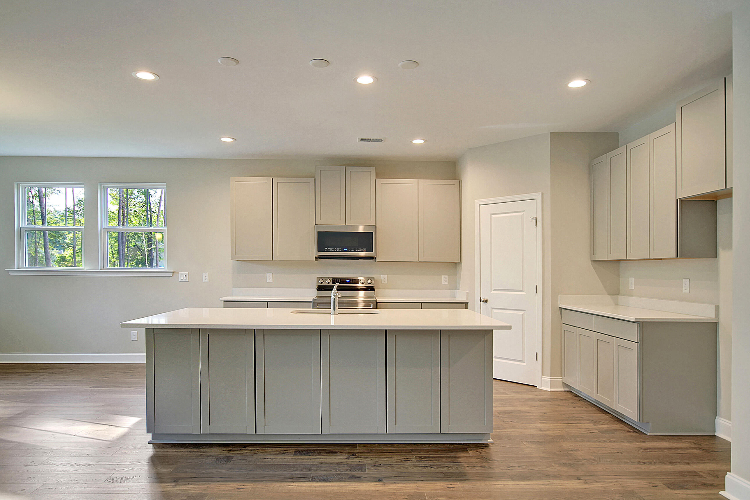 685 West Butternut Road Summerville, SC 29483 - Photo 3 of 32 685 W Butternut Kitchen