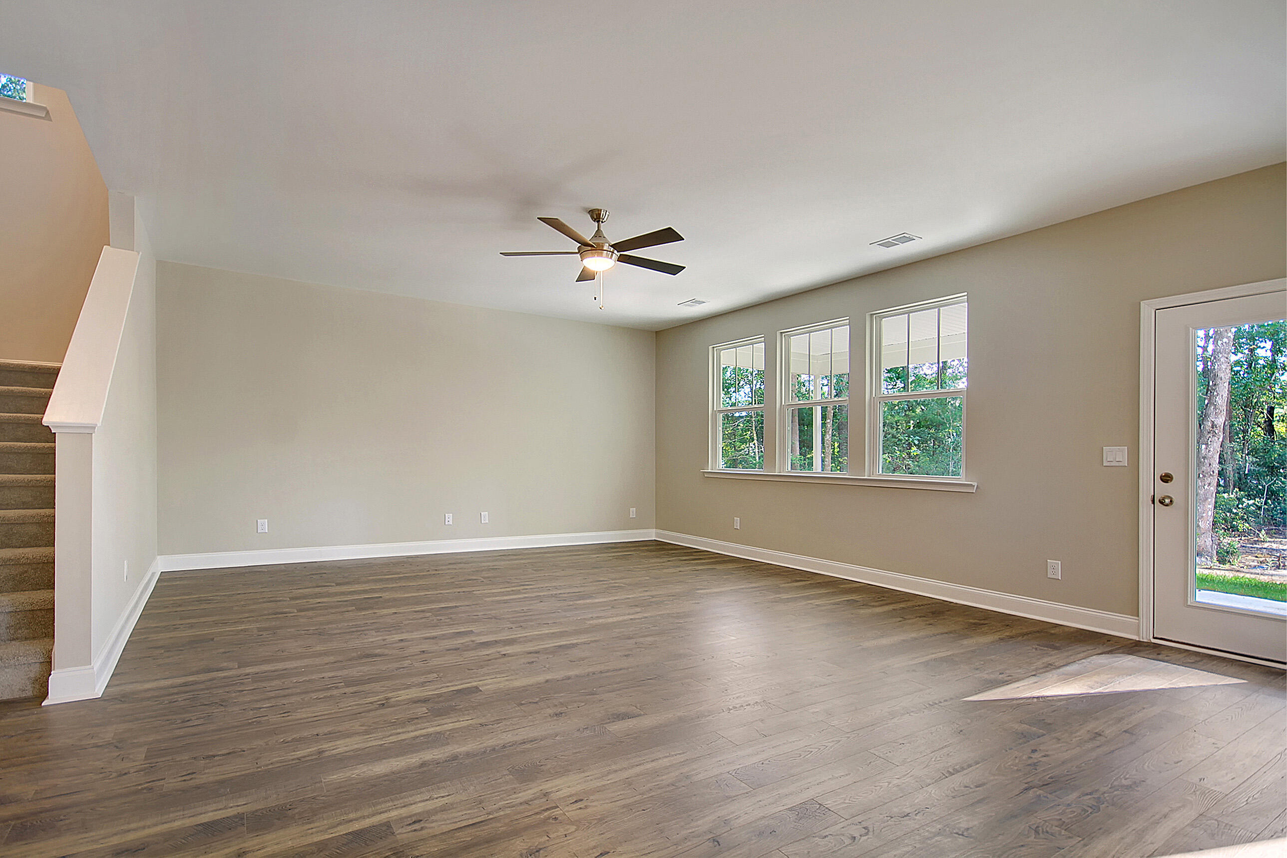 685 West Butternut Road Summerville, SC 29483 - Photo 4 of 32 685 W Butternut Livign Room