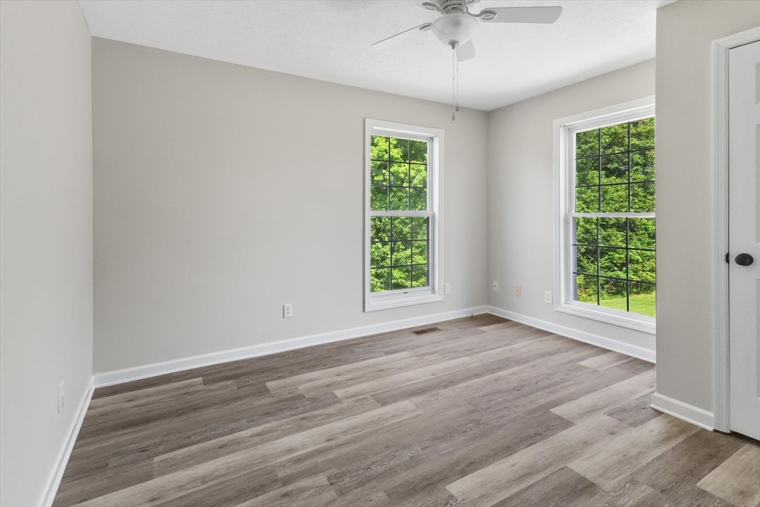 535 Darbytown Road Hohenwald, TN 38462 - Photo 23 of 45 wooden floor in an empty room with a window