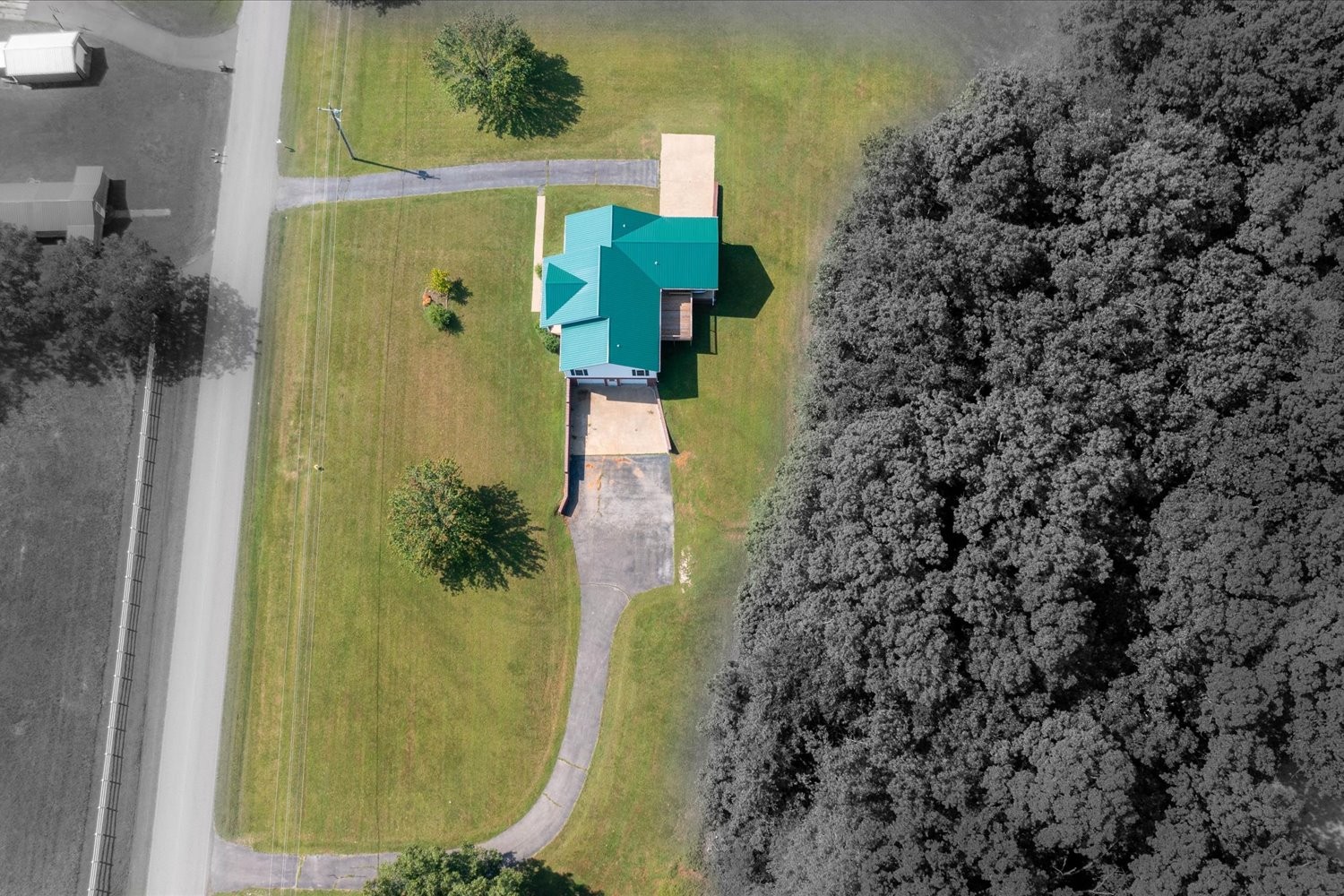 535 Darbytown Road Hohenwald, TN 38462 - Photo 45 of 45 a view of a bathroom