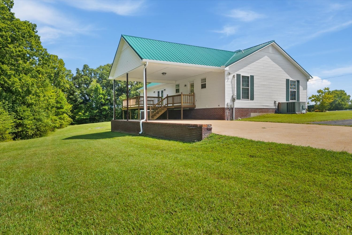 535 Darbytown Road Hohenwald, TN 38462 - Photo 7 of 45 a front view of a house with a yard